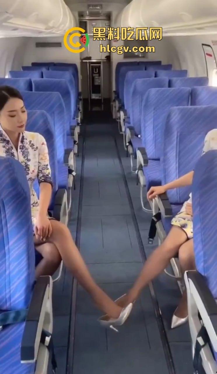 约炮航空反差空姐【刘语蕾】肉丝美腿丝袜脚 私密视频流泄-4