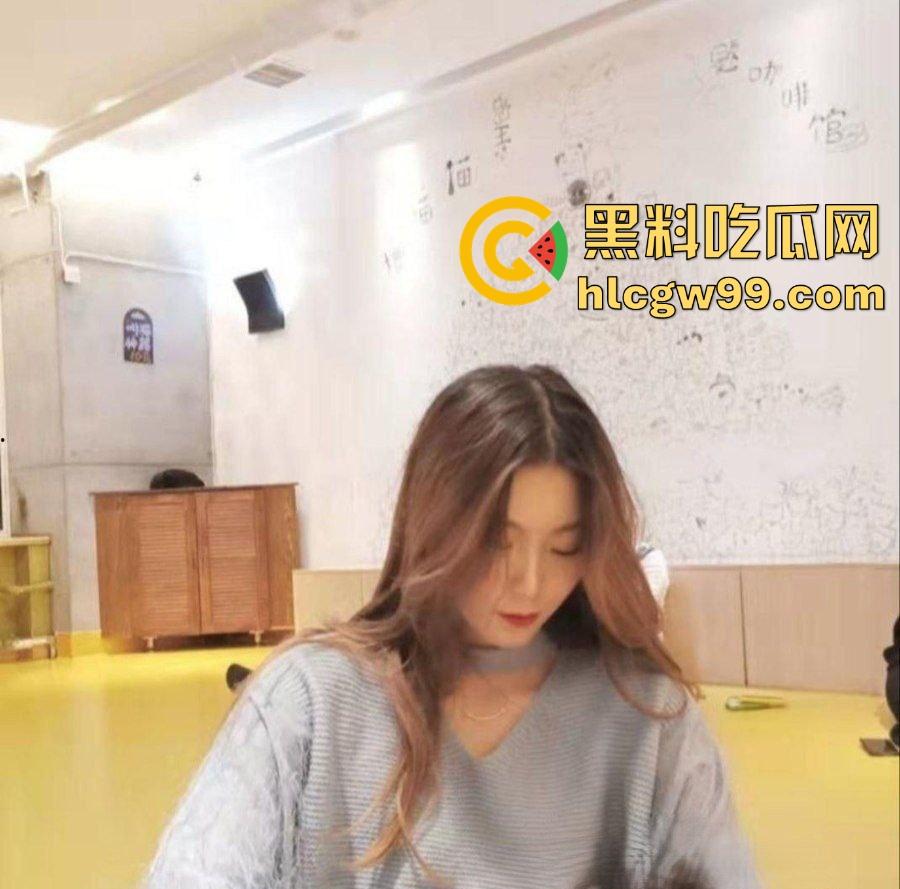 劳斯莱斯车主群惊天大瓜！老婆竟成共享资源，男主毫不介意反获群友点赞，这到底是资本玩法还是纯绿帽？-2