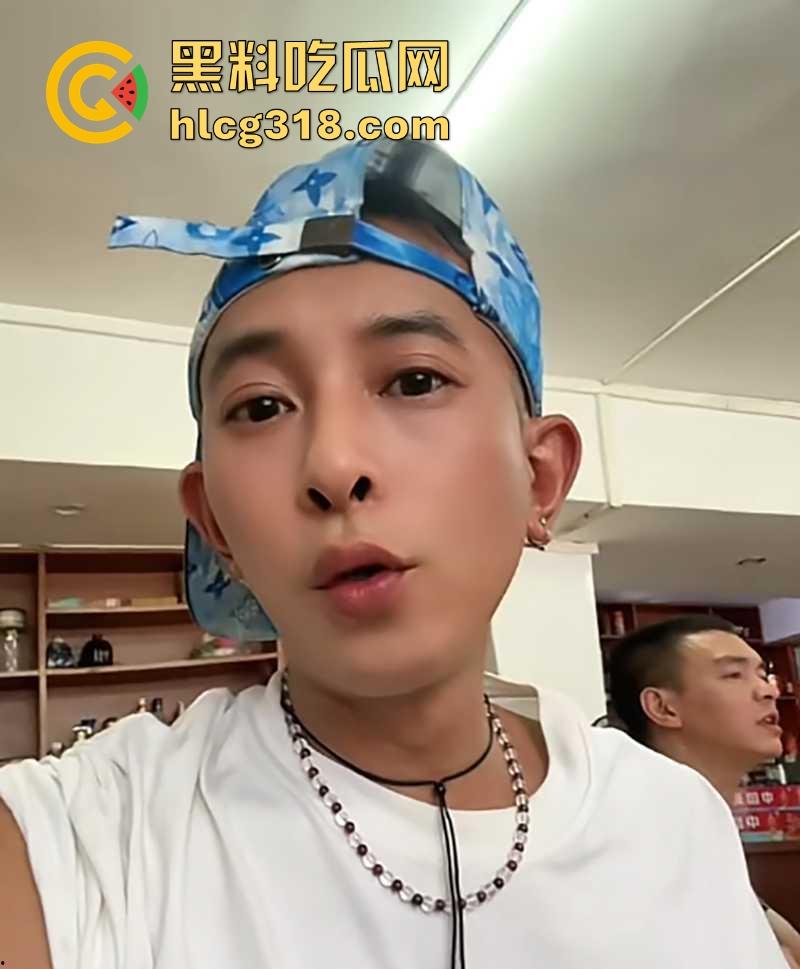 抖音网红【宏少传媒】沐足调戏微胖大奶技师，加钟外出约炮，边操边视频聊天炫耀！-3