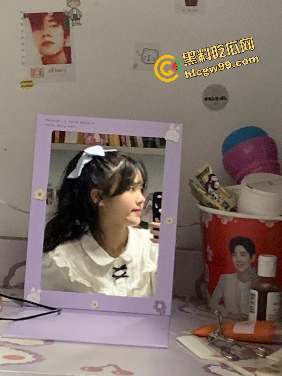 谈个骚母狗是种什么体验？潍坊工商职业反差骚货，袁芊宿舍内自拍骚逼还要P图供男友观赏！-3