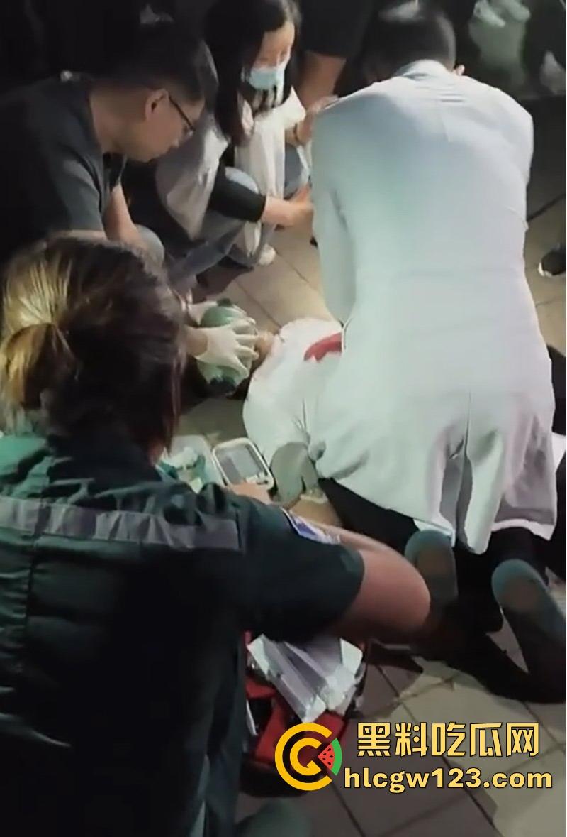 淄博人民公园小伙好心拉架惨遭一刀致命 抢救一小时无果身亡！现场家属悲痛欲绝！-7