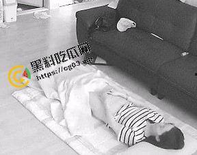 黑客破解家庭摄像头 少妇与长期跑船的老公视频自慰-6