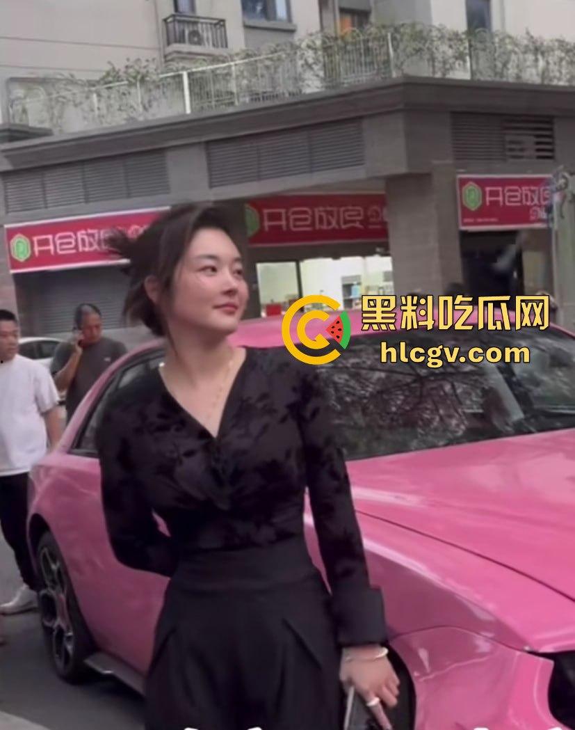 独家爆料！全网找的粉色劳斯莱斯车主现身！潮汕富婆朱根草，撞大货车全责判司机，赔偿费恐破百万！-8