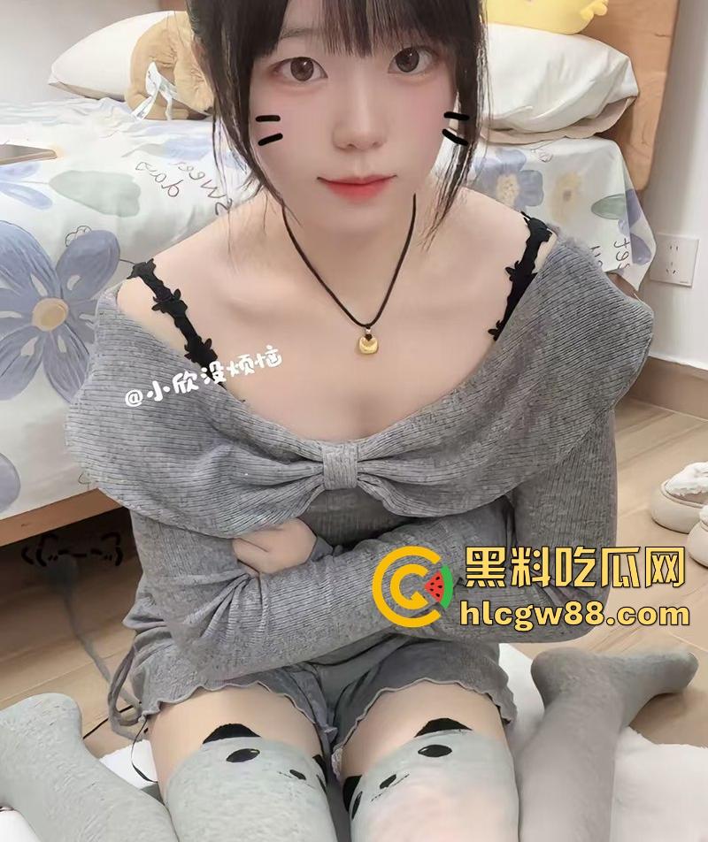 抖音美女网红【小欣没烦恼】惊爆私密足控事业 白玉嫩足 肆意挑逗 男粉丝痴狂打赏只为目睹绝美脚趾-6