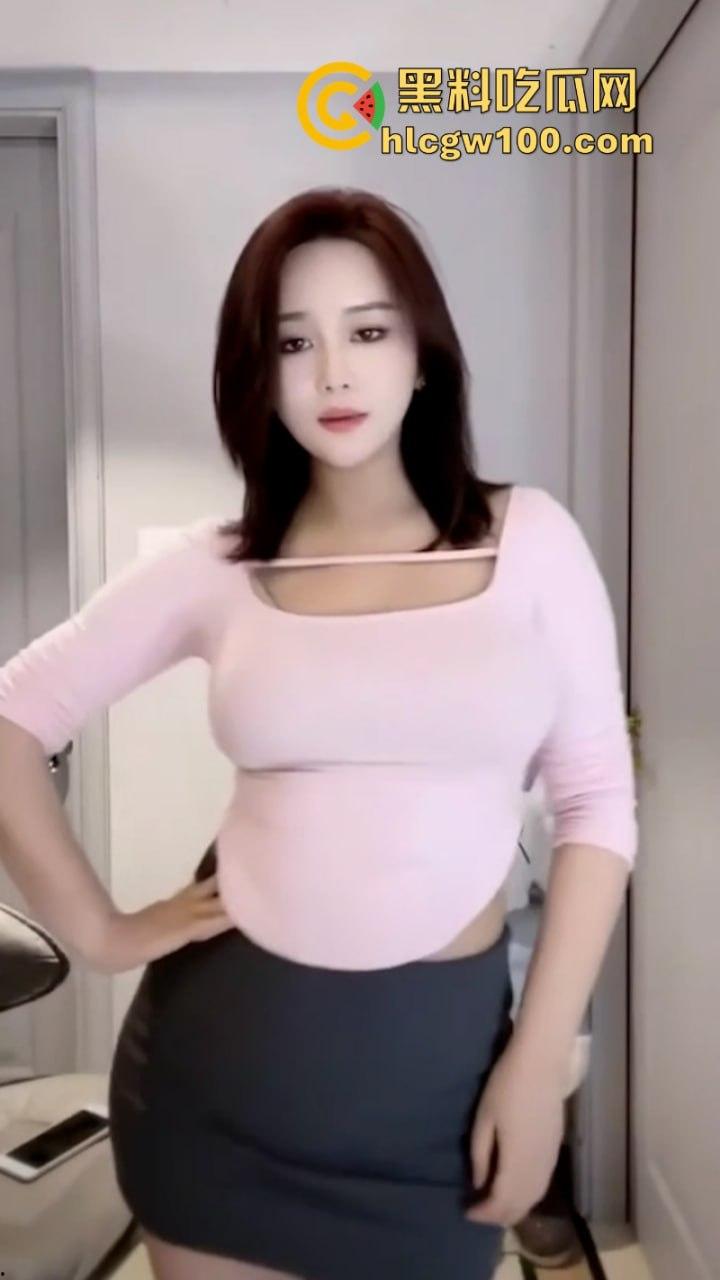 快手百万粉丝巨乳网红【赵肥肥】在网上穿着情趣制服丝袜在镜头前卖弄风骚！-2