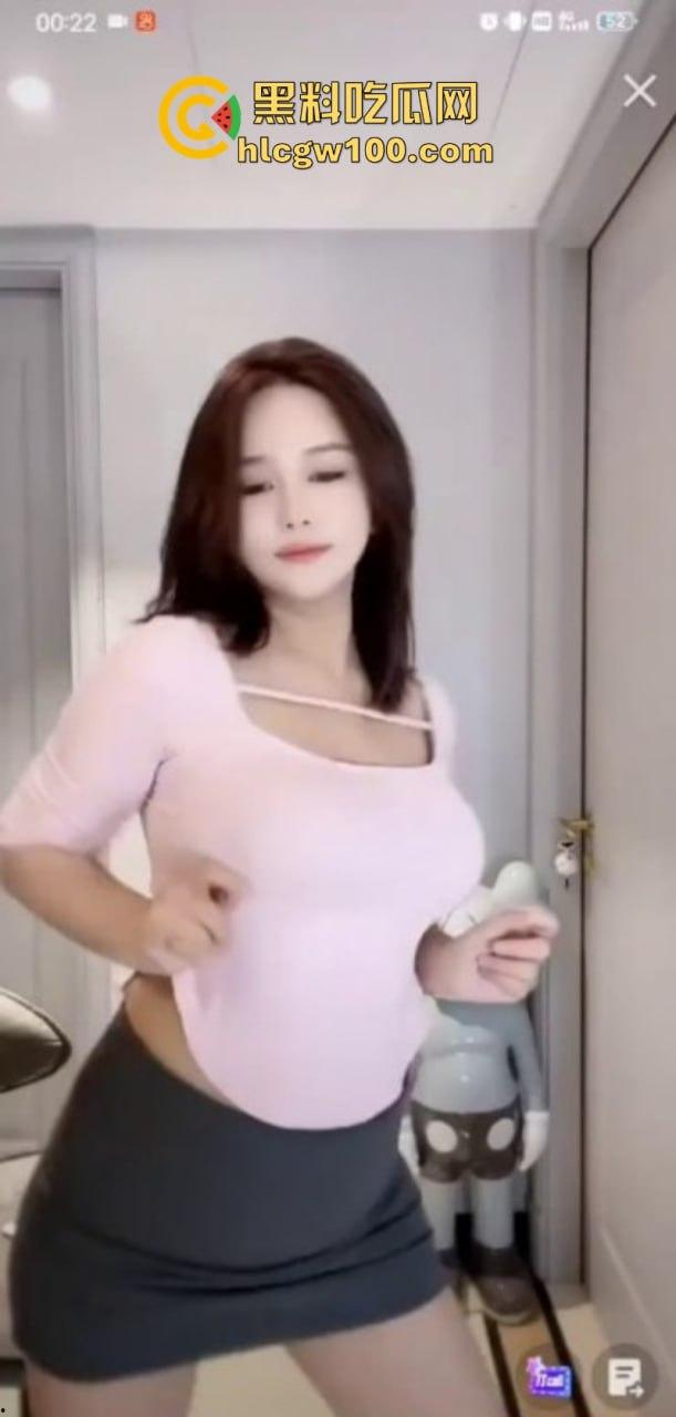 快手百万粉丝巨乳网红【赵肥肥】在网上穿着情趣制服丝袜在镜头前卖弄风骚！-5