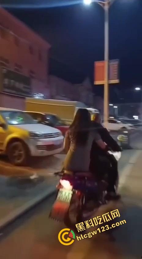 辽宁软饭男真实上演软饭硬吃，足浴店下班接人，老婆被操到下面疼，他还劝她继续干一年！-10