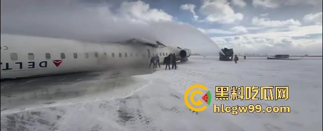 美国飞机又又又出事了！明尼苏达州飞往多伦多皮尔逊的飞机机腹朝天降落，堪比电影特效，幸好没人死亡。-5