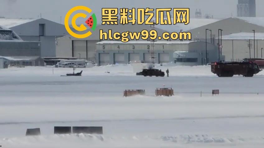 美国飞机又又又出事了！明尼苏达州飞往多伦多皮尔逊的飞机机腹朝天降落，堪比电影特效，幸好没人死亡。-8