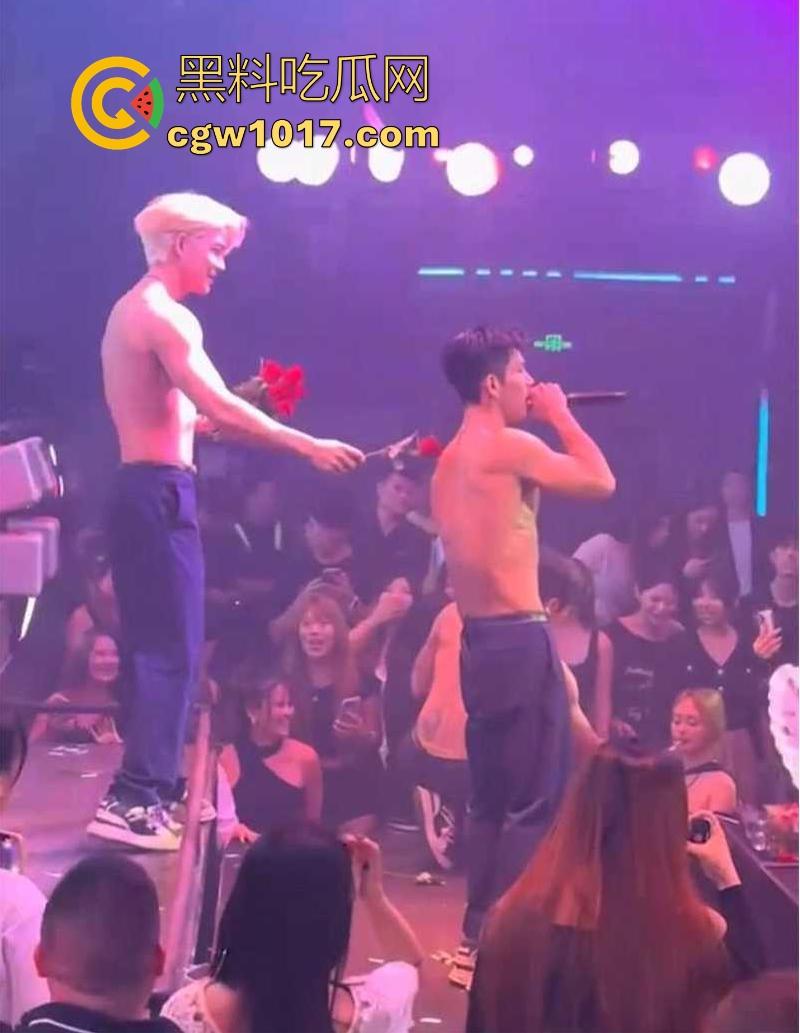 经济下行的今天KTV会所男模都变得正规化，每个言行举止都有规定，颜值只是入场券，想赚的更多那就得更努力！-7