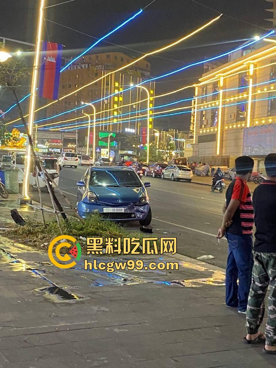 西港飙车肇事变车手逃亡，中国男子被外卖军团围堵暴揍 ，一边挨打一边喊骚瑞！-13