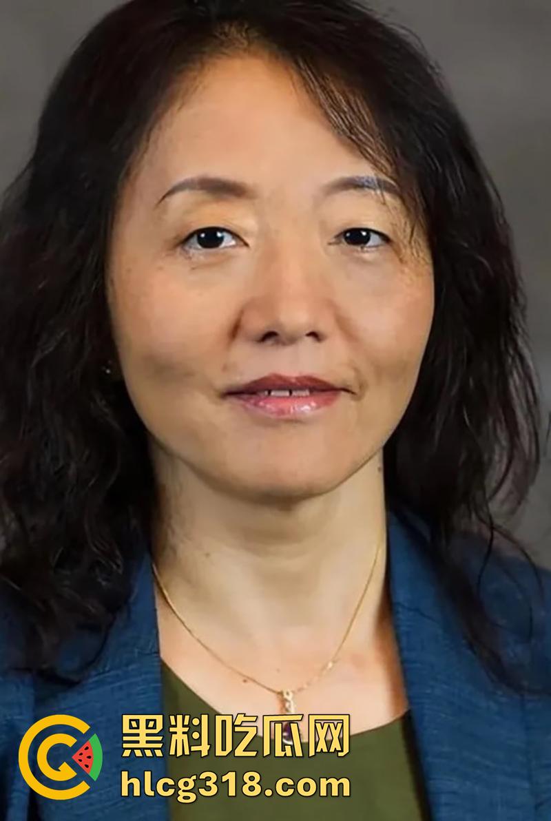 出国后都会变疯么？华裔女博士【李燕】，因不交物业费持刀和警察对峙，被清空弹夹当场射杀！-1