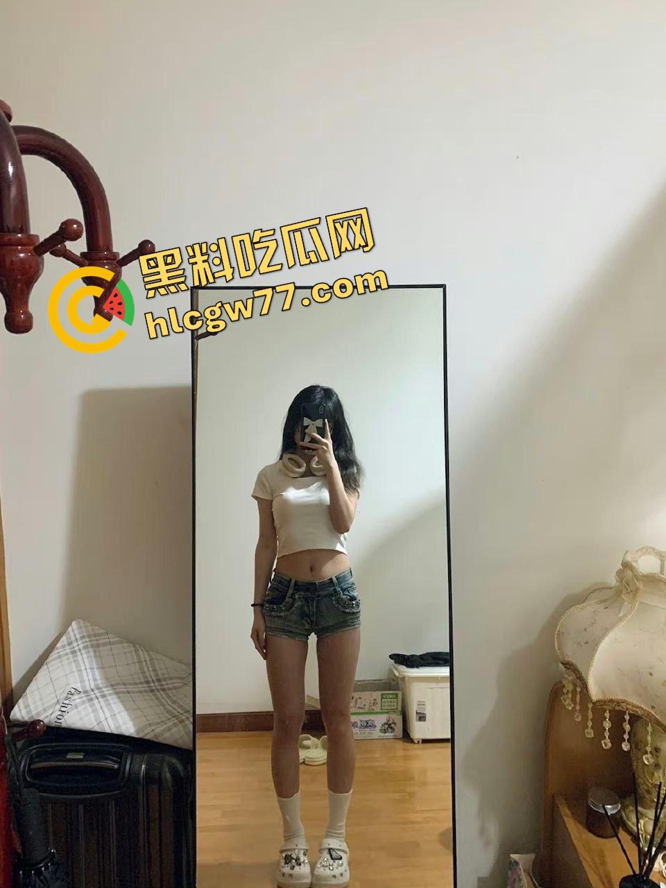 南陵学院白皮学妹『林楚楚』欲望强到自己求调教，高潮翻白眼吐舌头，被无套内射还喊喂尿打屁股！-3