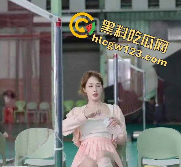 巨乳BBW白虎妹体育馆打完球就开操？虎啸龙吟响彻羽毛球馆，肌肉猛男操到高潮突然泄力！-1