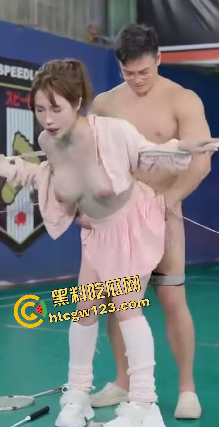 巨乳BBW白虎妹体育馆打完球就开操？虎啸龙吟响彻羽毛球馆，肌肉猛男操到高潮突然泄力！-8