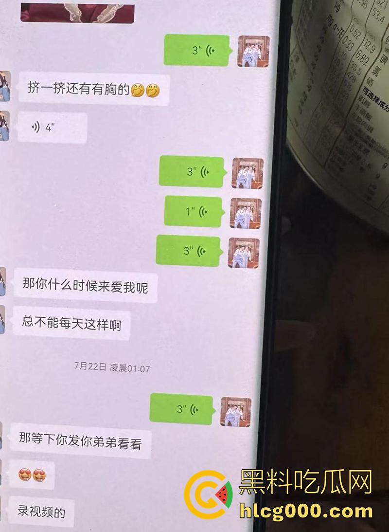 广东湛江西湖大道，已婚渣男按耐不住出轨偷情，妻子刚生孩子没多久，抱着小孩捉奸，太悲惨了！-4
