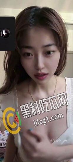 超高颜值大一女友和男朋友的裸聊视频流出，看着太刺激了吧，粉粉嫩嫩的巨乳这么骚-5