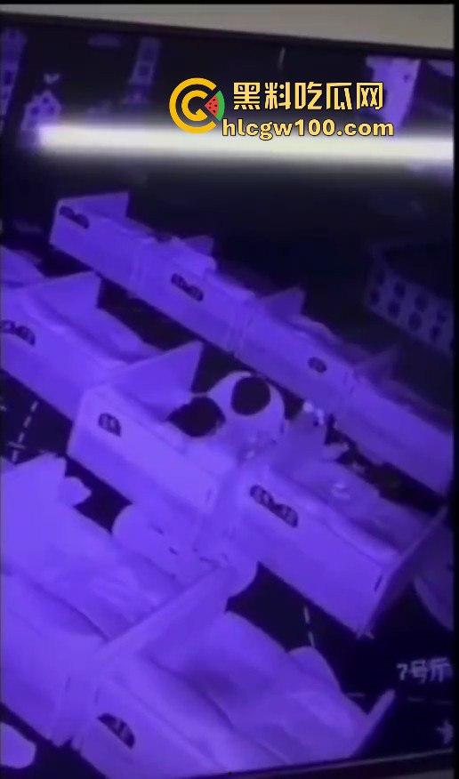 呼合浩特电影院儿童场做爱事件曝光，看着电影情不自禁亲自上演，瓜友们赶紧吃瓜。-7