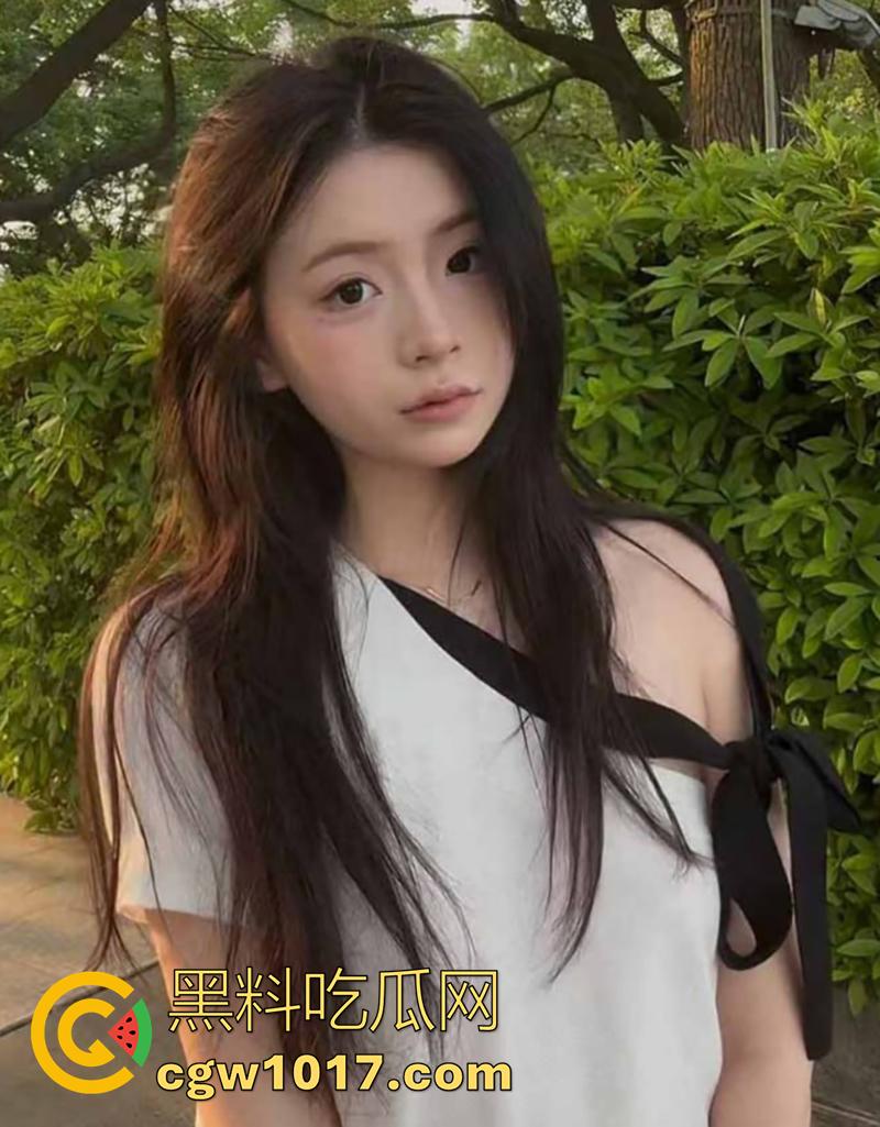 湖北荆州夜店母狗【黄媛媛】，身材性感颜值清纯，刚认识两天背着男友约炮，在酒店疯狂做爱，吃鸡技术堪称一流！-1