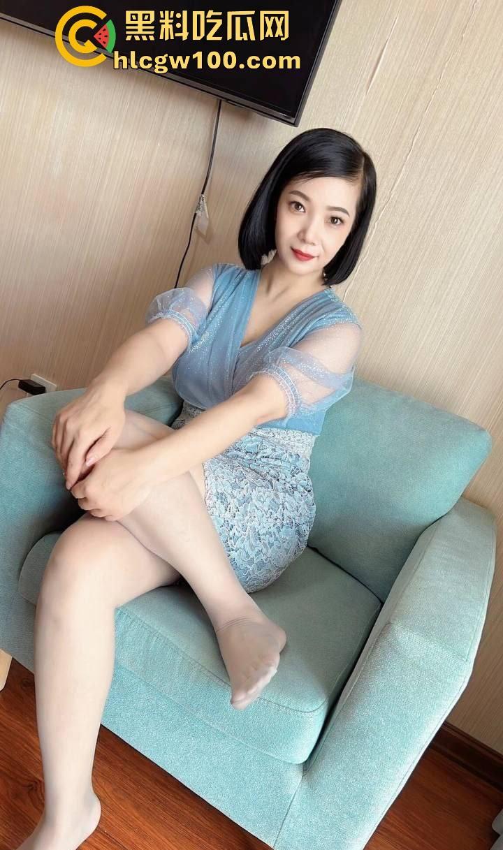 快手极品熟女【芬.姐】下海视频曝光，芬姐本芬，熟女+开档丝袜这个组合真的无敌了！！-3