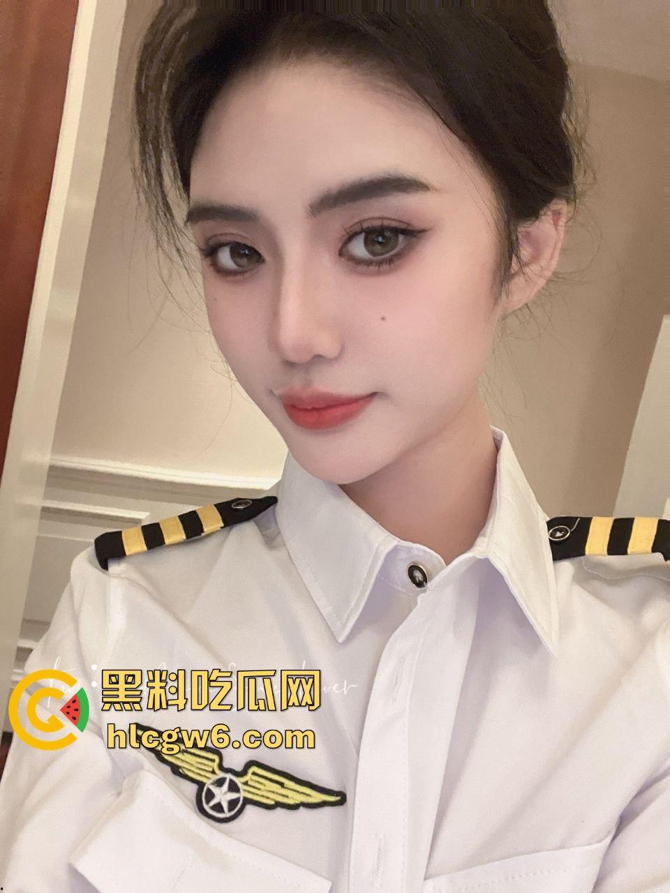 推特颜值爆表福利姬【GirrlzzZ3】伪名媛玩成天生母狗圣体，九头身御姐姿势全开，被猛操嫩穴无套内射！-7