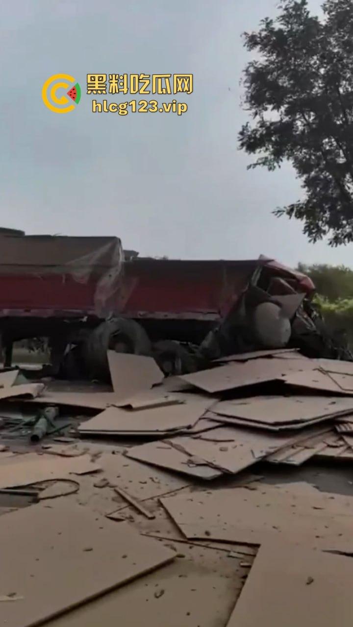 河北廊坊公交车突发车祸 老人孩子死伤无数 现场伤亡视频曝光-4