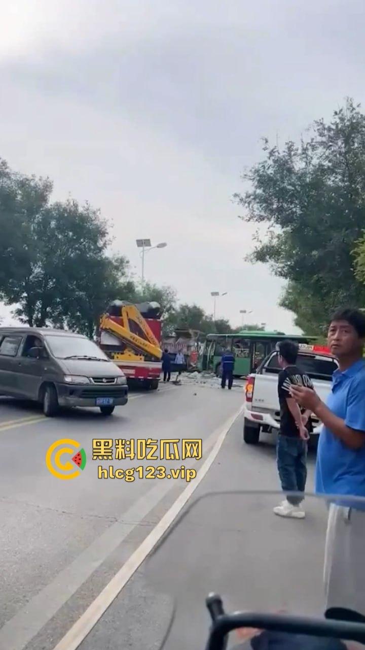 河北廊坊公交车突发车祸 老人孩子死伤无数 现场伤亡视频曝光-8