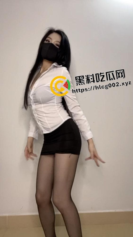 小红书人妻瑜伽教练下海做黄播！果然还是人妻最有味道 肥美鲍鱼被金主疯狂抽插 黑丝长腿要人命啊-5