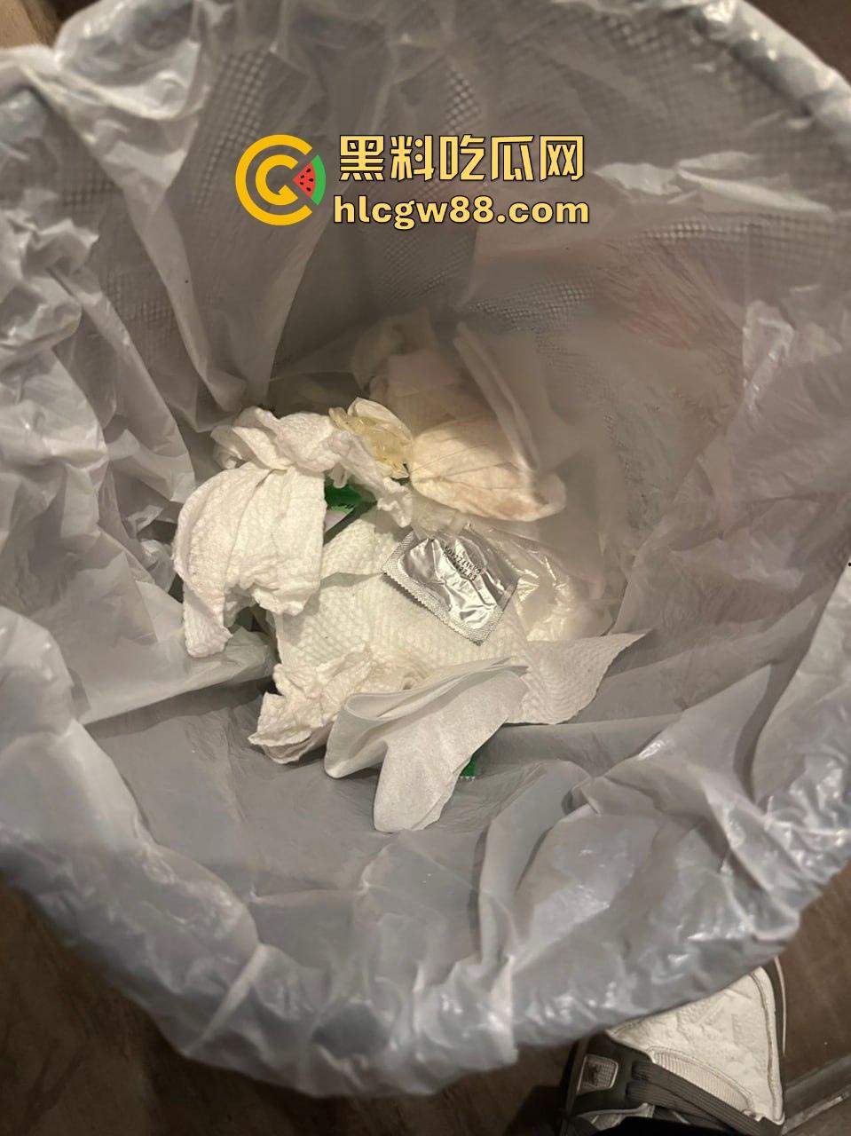 瓜友投稿!跟杭州某音会03年鸡婆谈恋爱?以为就陪酒 没想到也陪睡 难怪逼这么臭 男主连夜检查 内容炸裂。-11