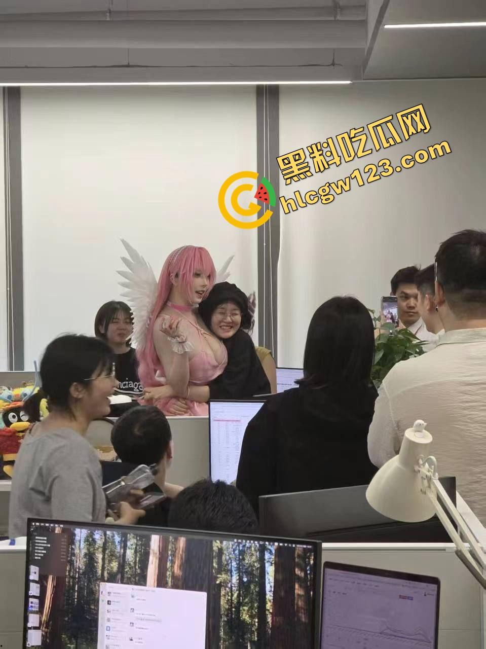 想干COS小母狗？先干摄影圈，奶子诱人腿开得贼快，拍完直接约房，不买相机都觉得亏！-4