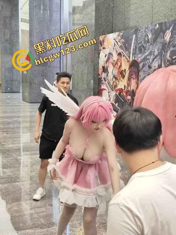 想干COS小母狗？先干摄影圈，奶子诱人腿开得贼快，拍完直接约房，不买相机都觉得亏！-5