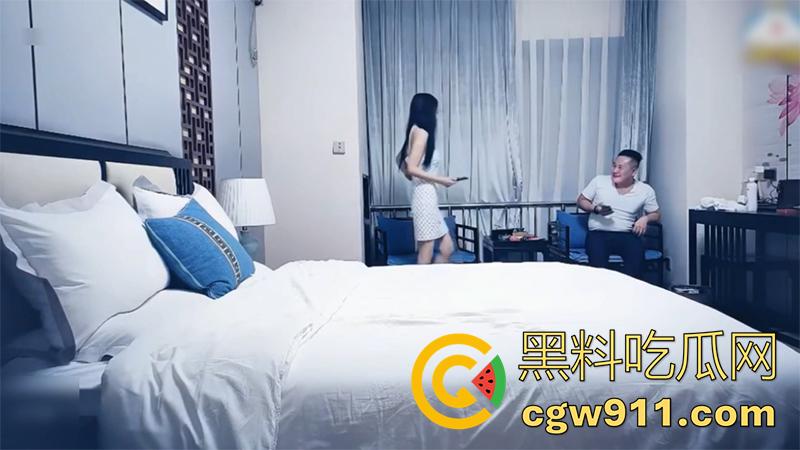 超高颜值长腿少妇，背着老公出来做鸡，穿上情趣连体黑丝，在陌生人身上施展床技，据说结婚前就是做妓女的！-1