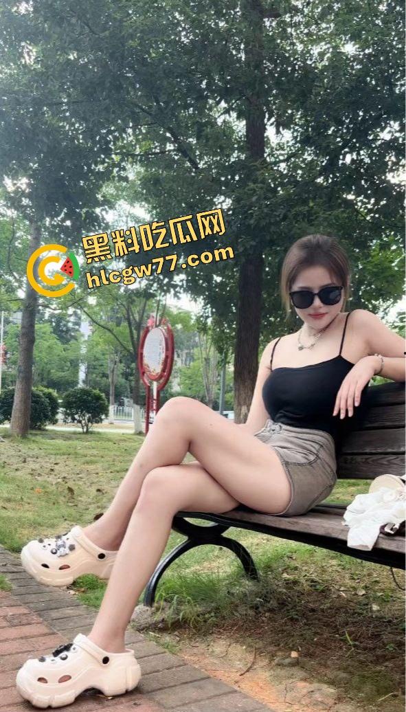 盐城师范学姐『许芷晴』舔棒跪好伺候年上叔叔，三十人轮插打通九道关，高潮喊狗狗想被操！-6