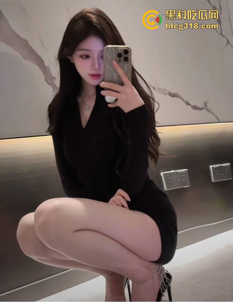 抖音高颜值网红【尼兔】收费福利曝光，超绝美腿模上演超淫丝足诱惑，简直是秀色可餐啊！-2