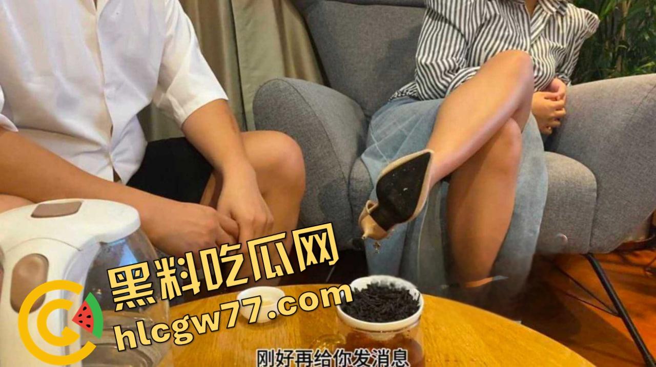 海角精品！我妈翻揪揪出我和舅妈的纪录片套，舅妈偷情嫩逼被我狂操内射，浴室后入翻爽天！-4