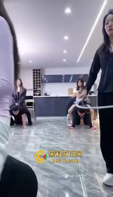 汪汪汪！集美们直播遛狗，套狗链骑狗赛跑，1米8大哥像小狗一样乖，这男奴怪听话的，还是集美们会玩！-3