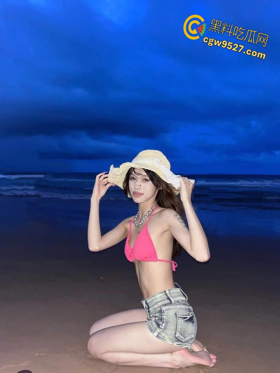 河北美术学院大二美女【许薇】，如火纯情的舔屌技术，穿着高跟鞋翘着屁股太诱人了 ，动作大胆到令人咋舌 !-3