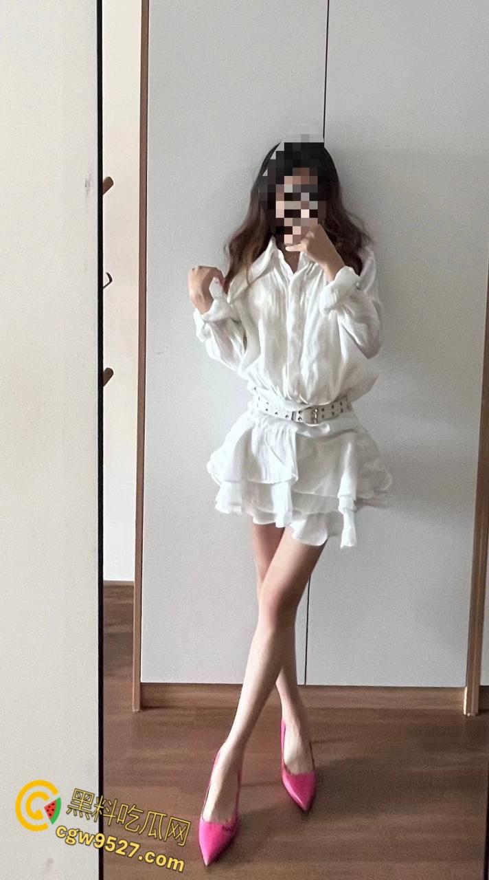 河北美术学院大二美女【许薇】，如火纯情的舔屌技术，穿着高跟鞋翘着屁股太诱人了 ，动作大胆到令人咋舌 !-4