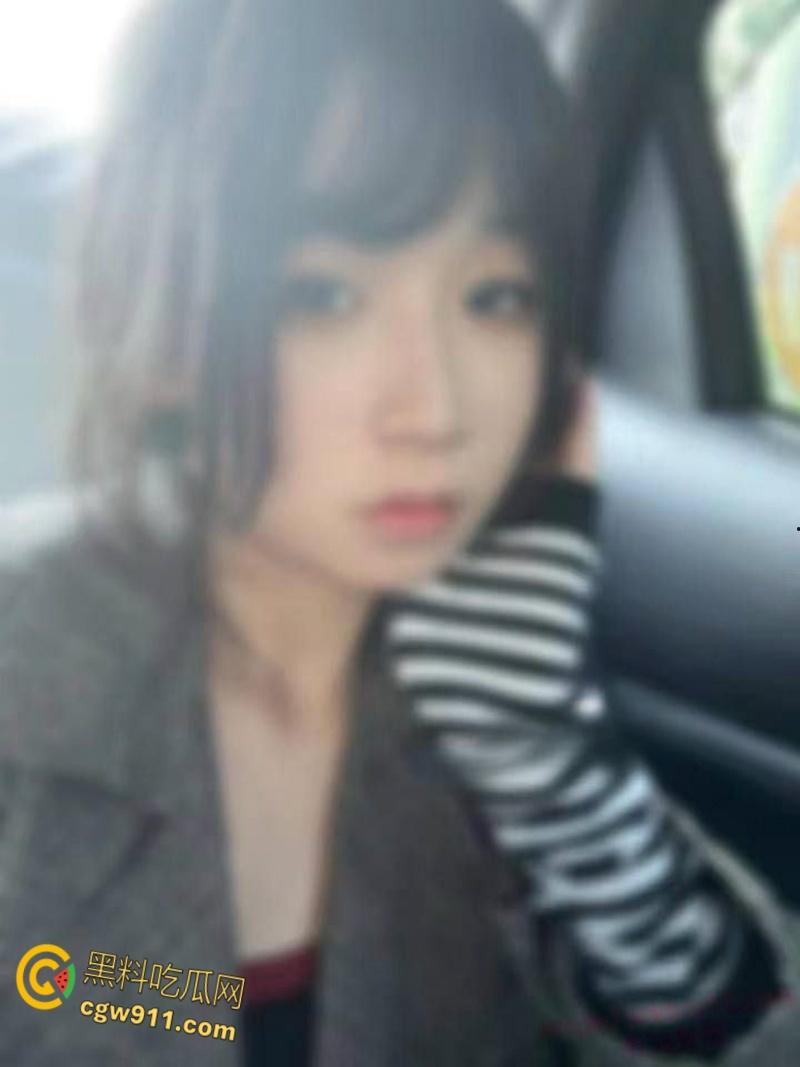 辽宁大连高三嫩妹【张祥琳】，饥渴难耐裸聊自慰 ，粉嫩蜜穴抠逼自慰淫水四溢 ，年纪轻轻就成小母狗了 !-2