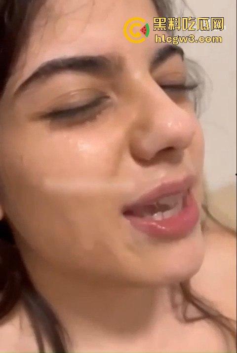 500斤胖子与苗条女友的性爱大片曝光，妹子全程自干还主动颜射自己，这胖子凭什么睡到这么极品的？-9