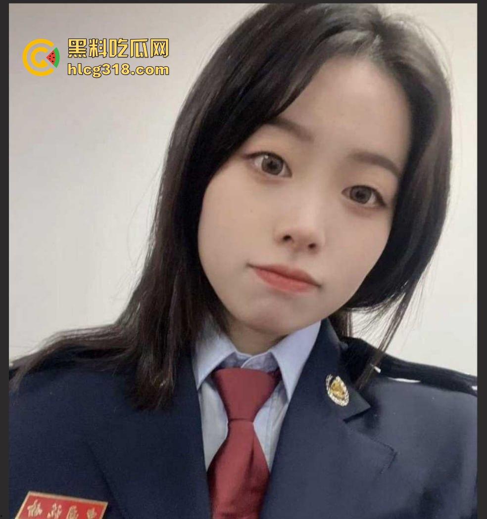 杭州检察官【李紫琪】堕落性爱视频曝光，白天是正襟危坐的检察官，夜晚却化身淫荡贱奴，跪地臣服！-1