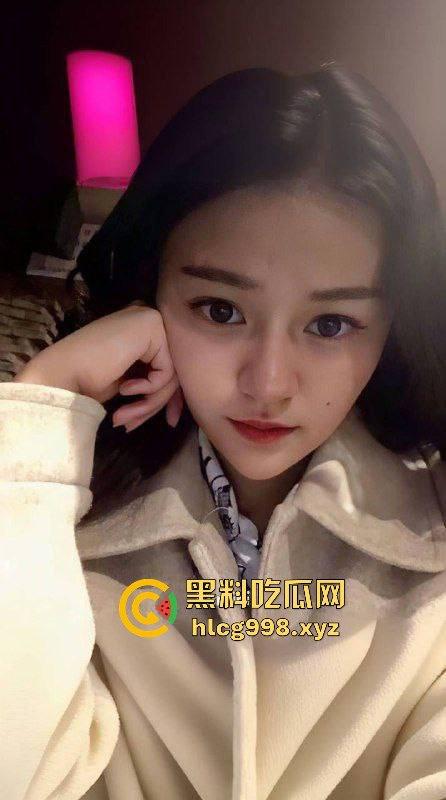 山东临沂罗庄的熟人妻李秀平，跟闺蜜酒店开房狂欢，粉鲍黑逼撅着翘，吃鸡巴像吸牛奶！-6