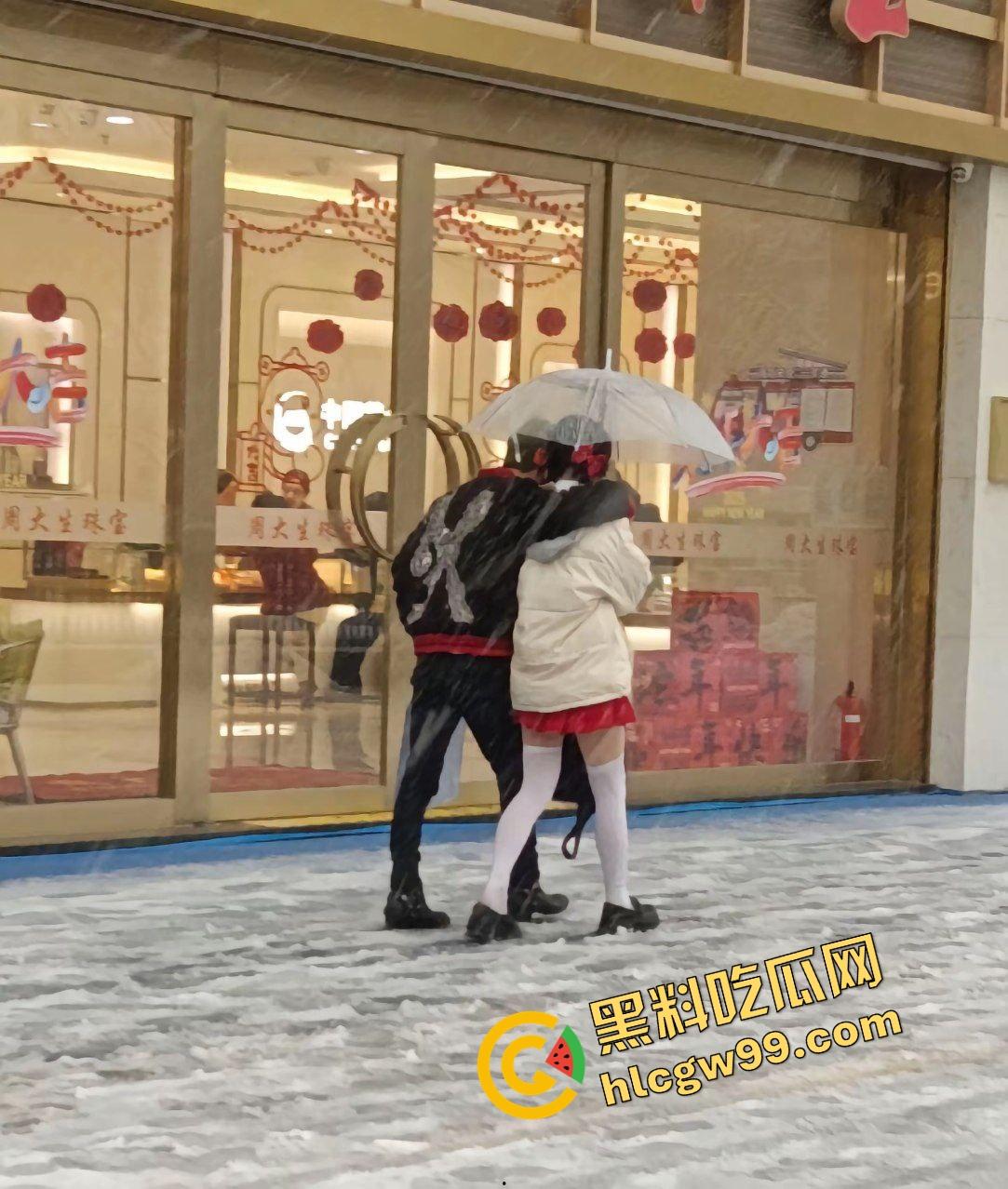 抖音黄毛精神小伙【蔡少】得吃小学未满18JK白丝妹，被女孩父亲撞见暴力殴打！原创独家曝光流出！-11