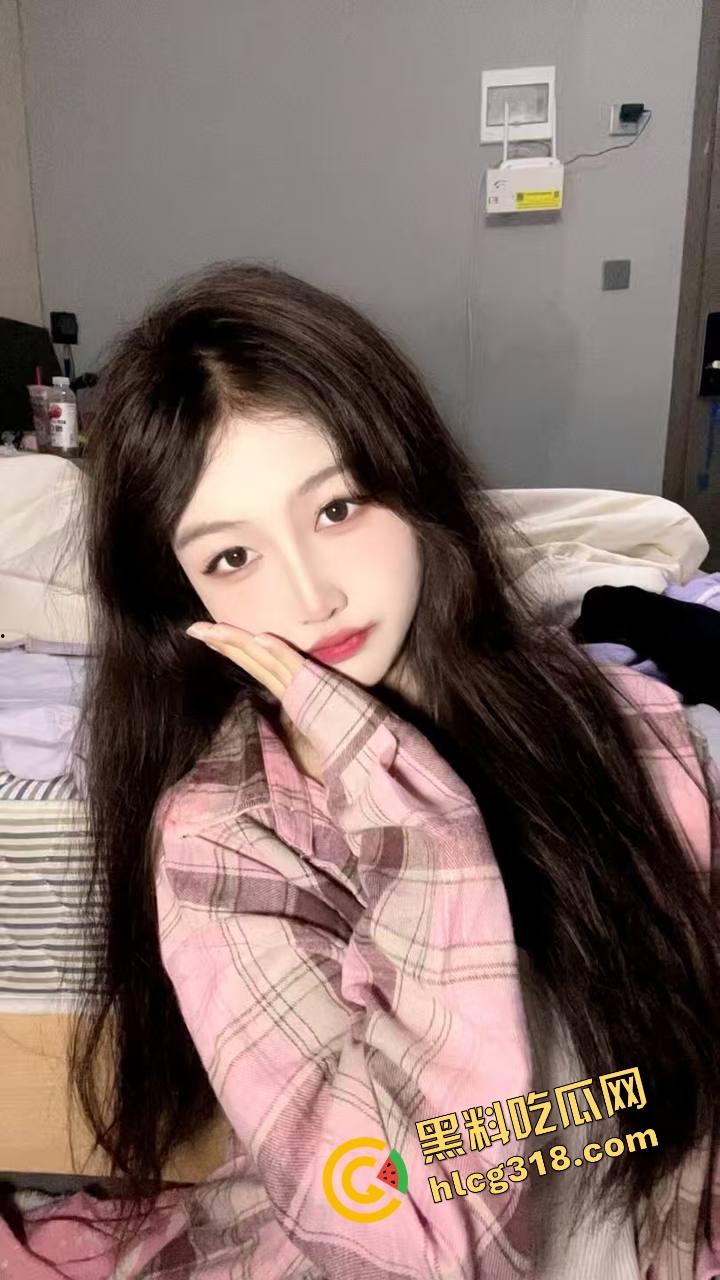 女友被操完回来复盘细节，当着闺蜜面喊爽，回来还细细讲给男友听，绿帽男听完差点哭着射了-3