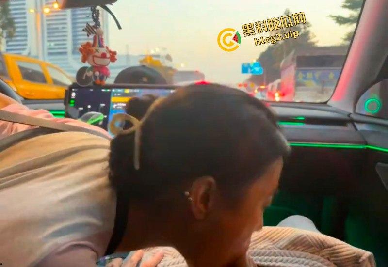 开车不误吃鸡巴！特斯拉女车主车内偷情网约一夜男！-7