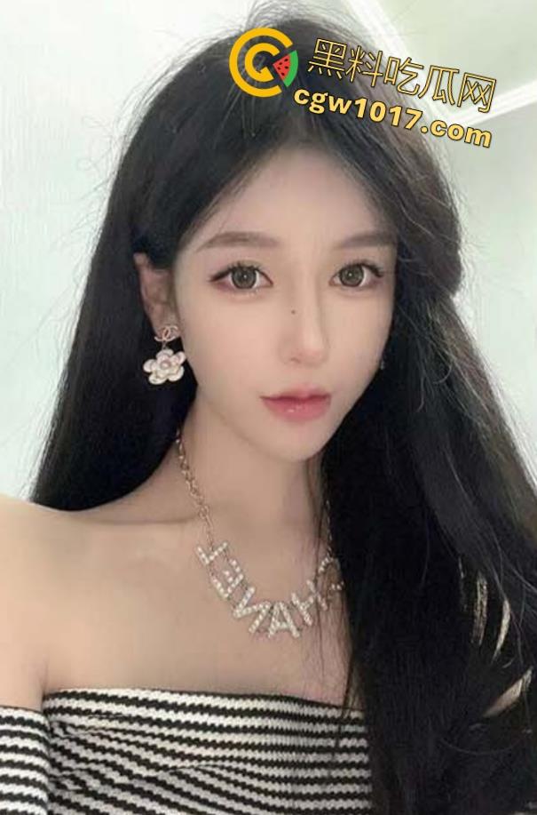 寂寞美女独守空房，早起想要忍不住在被窝里偷偷自摸，不是姐妹直接不看片就来吗？干扣逼啊！-2