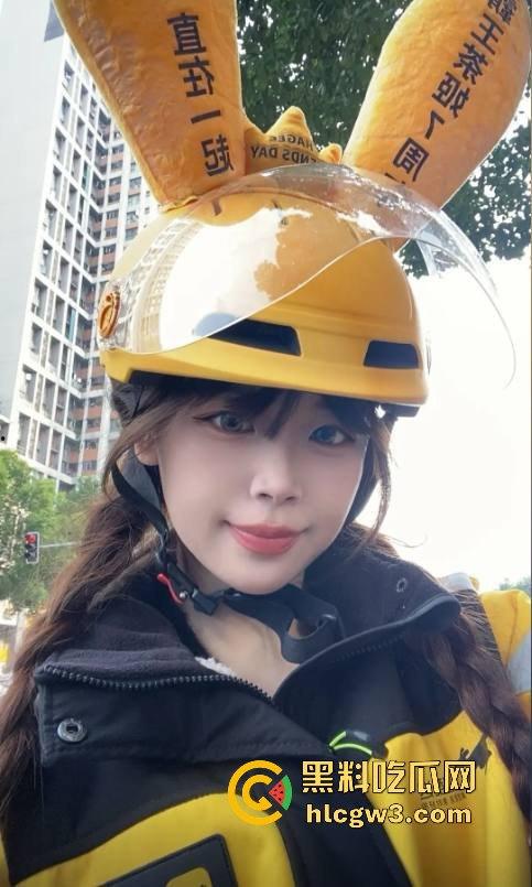 美团外卖媛『宋小牛』竟靠直播卖淫逆天翻身，三年使用权被豪横金主重金拿下，浴室爆操视频辣眼全网疯传！-14