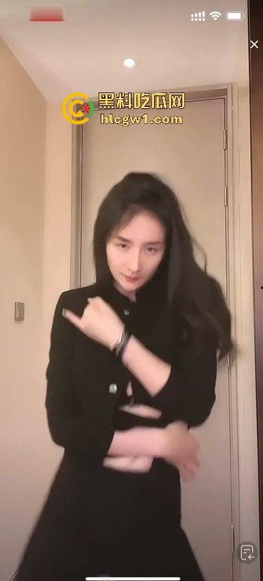 抖音山寨杨幂网红『小幂幂』黑丝跳骚舞捞金，杨幂粉大哥直言操不到真幂，那就狂操这仿版贱货解馋解渴！-5