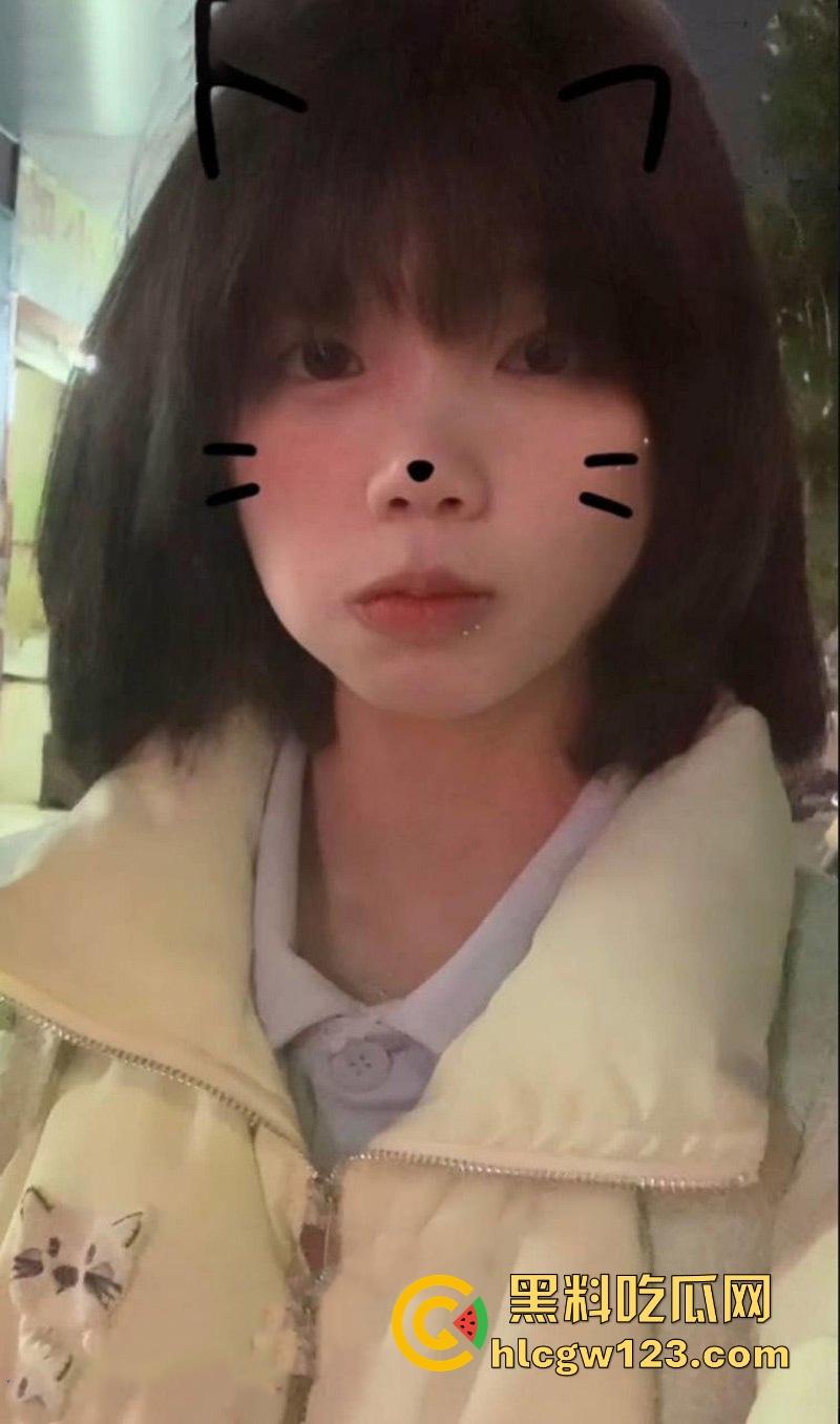 武汉工商学院大一小母狗【林萍如】和男友裸聊视频曝光 宿舍内骚浪自慰为男友解馋！-1