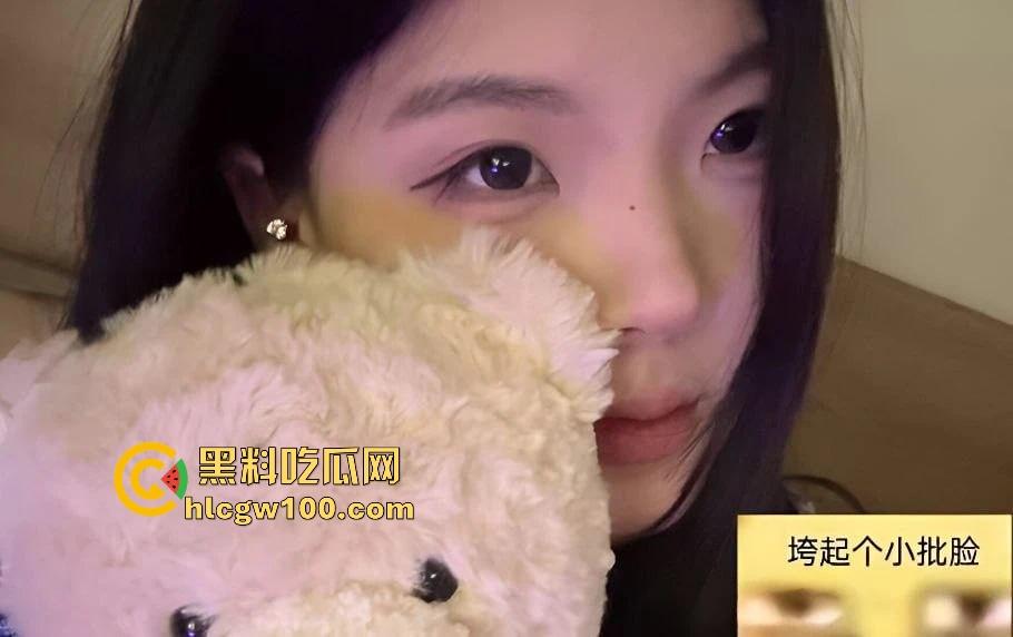 四川成都21岁美少女【林意如】多段大尺度视频外泄，清纯表面下的骚浪让人顶不住，男朋友看了估计会直接裂开！-2